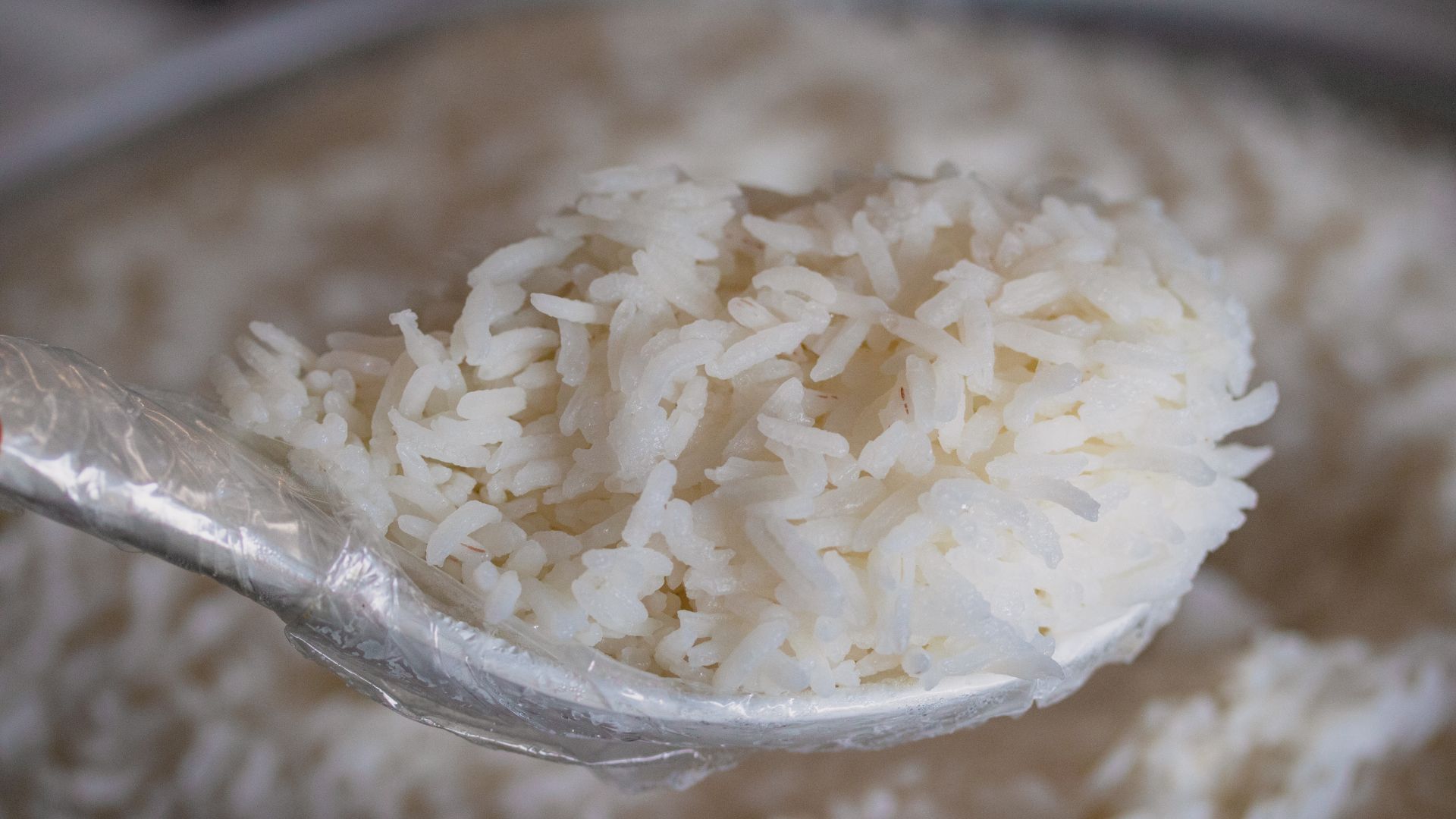 Como fazer arroz no microondas