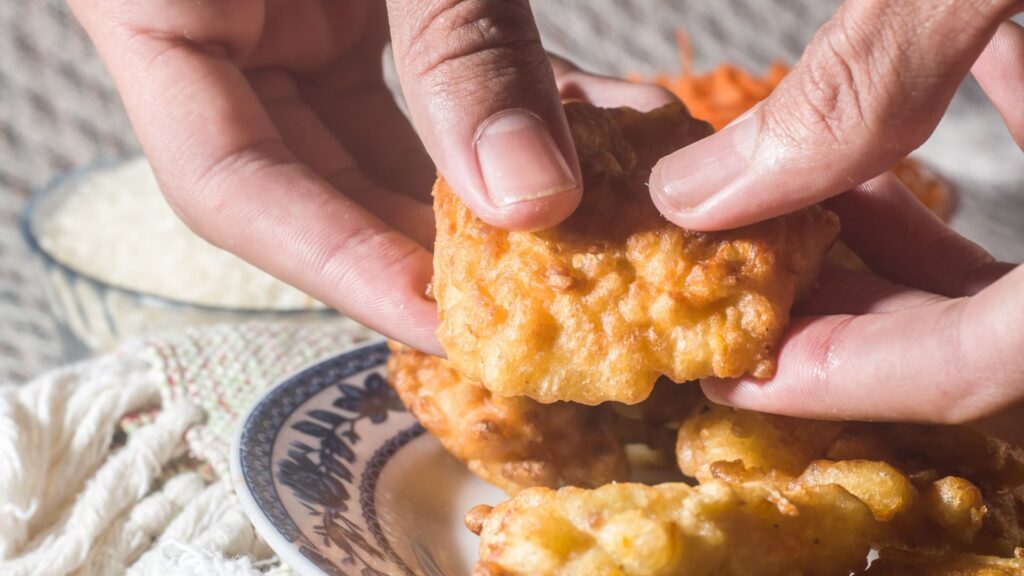 Como fazer bolinho de arroz