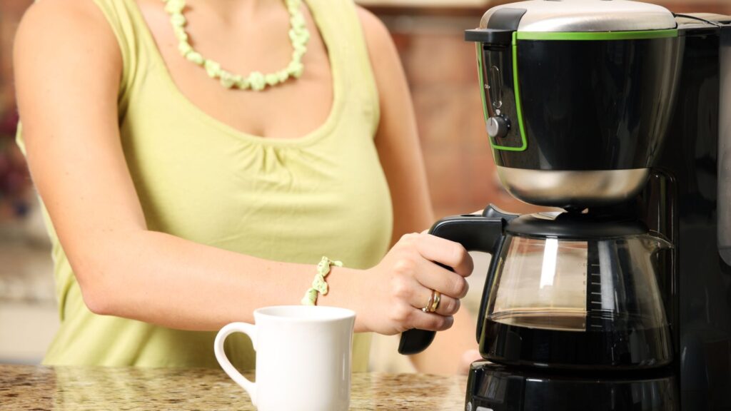 Como fazer café na cafeteira