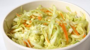 Como fazer salada de repolho