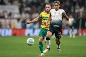 Lance de Corinthians x Cuiabá. Foto: AssCom Dourado